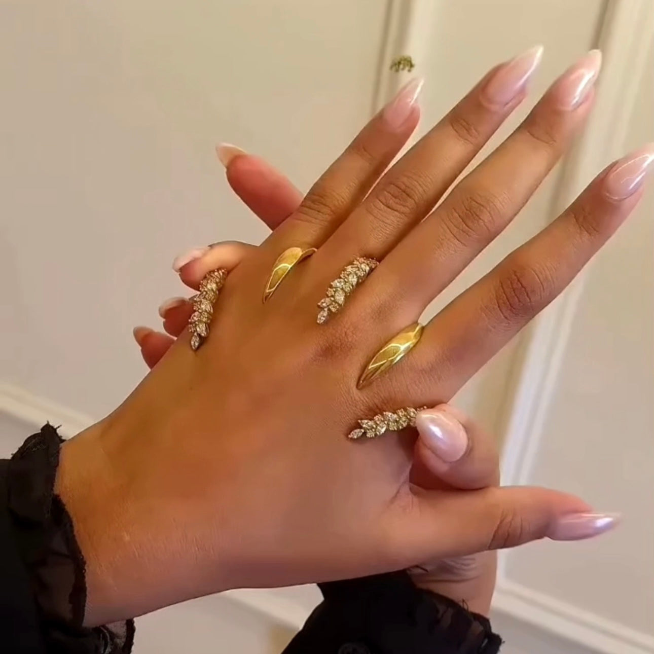 Aira Finger Ring