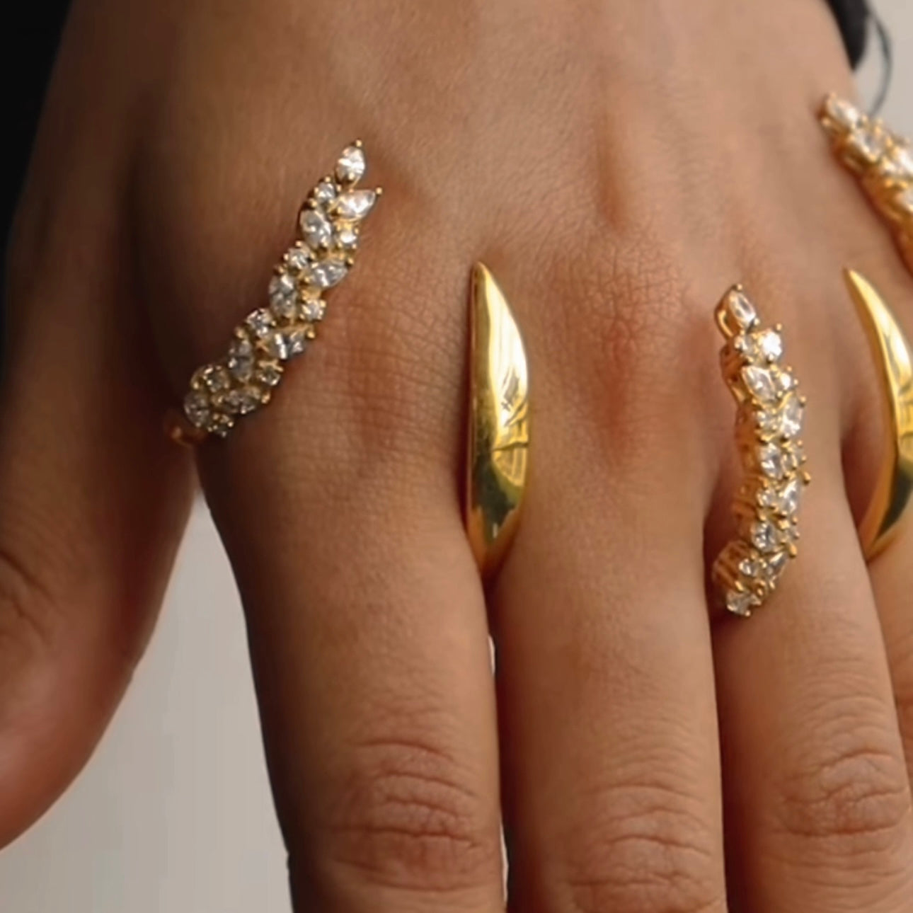 Aira Finger Ring