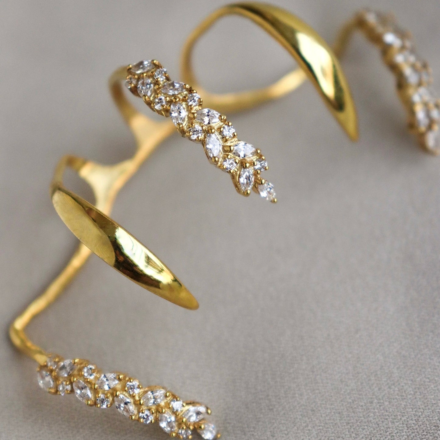 Aira Finger Ring