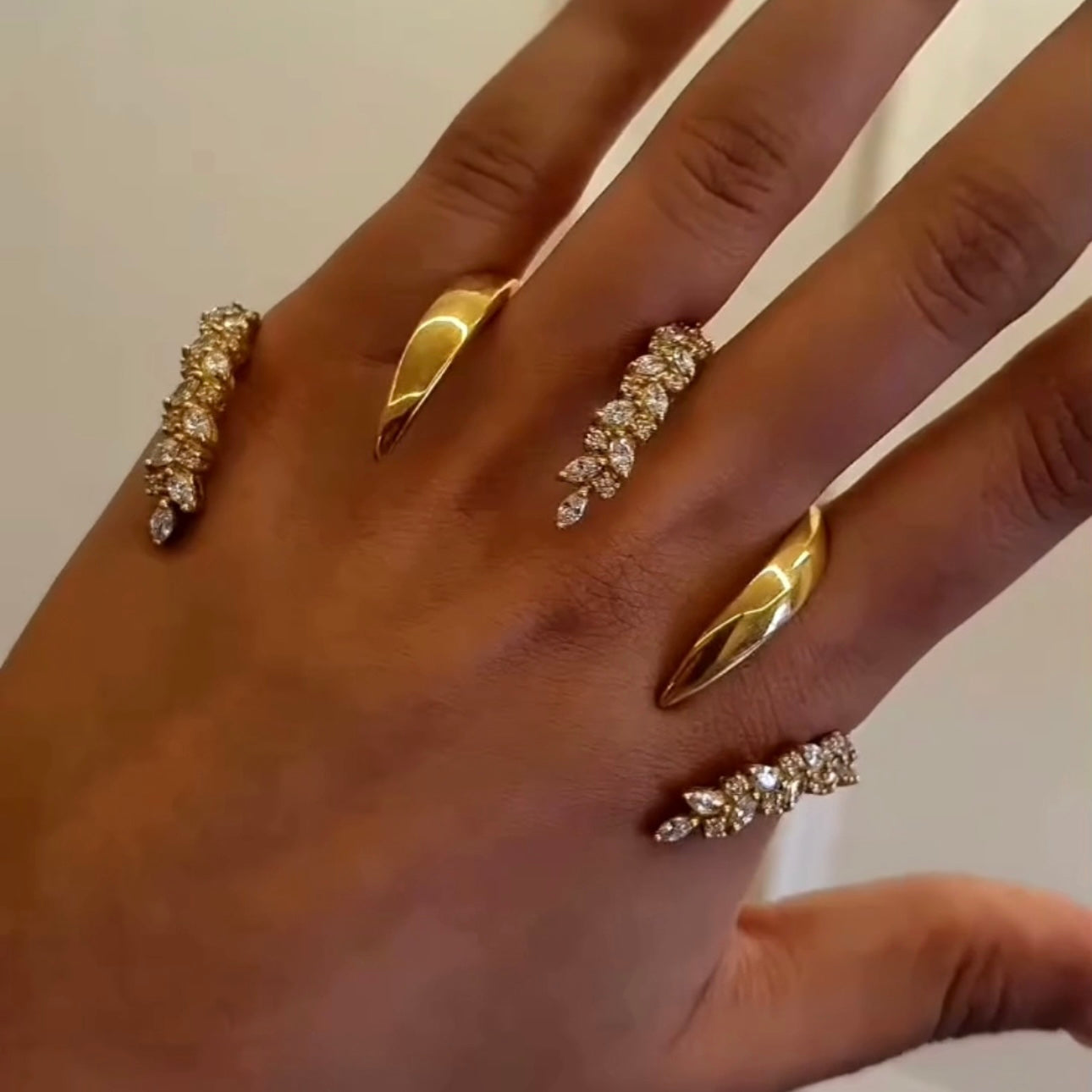 Aira Finger Ring