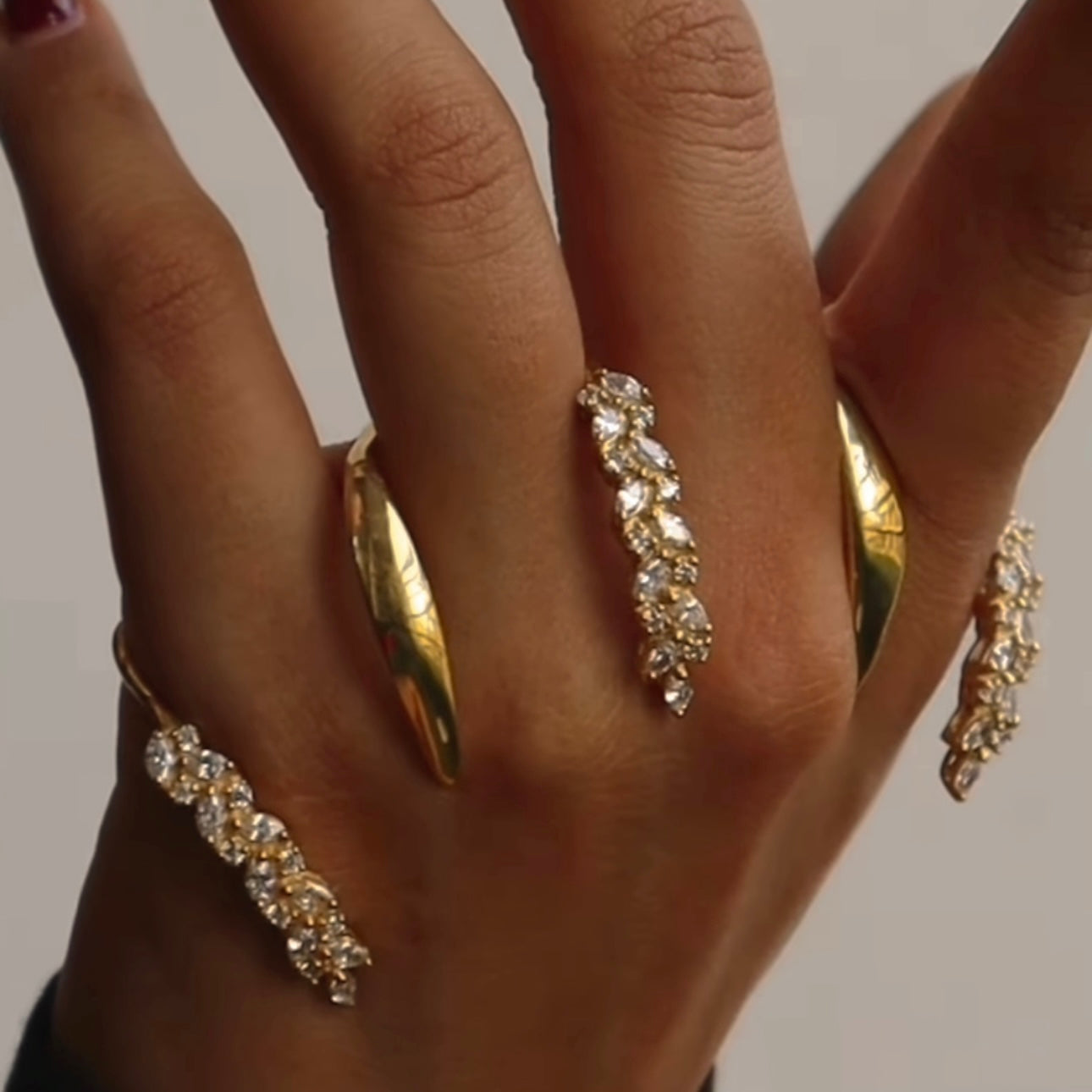 Aira Finger Ring