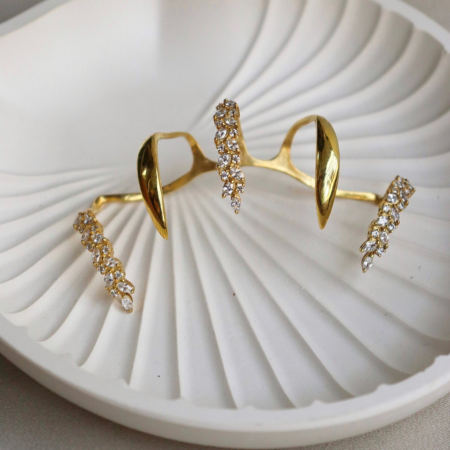 Aira Finger Ring