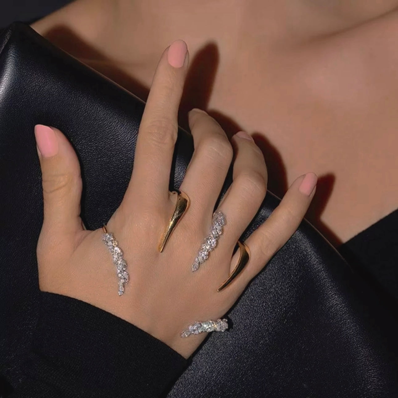 Aira Finger Ring