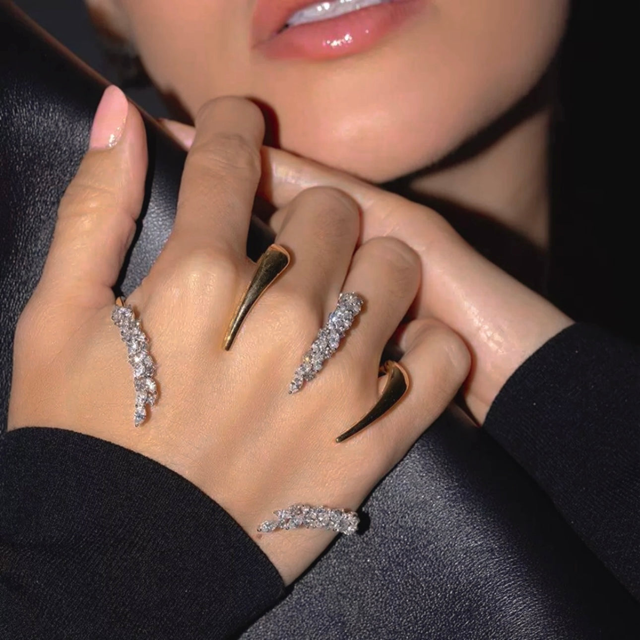 Aira Finger Ring