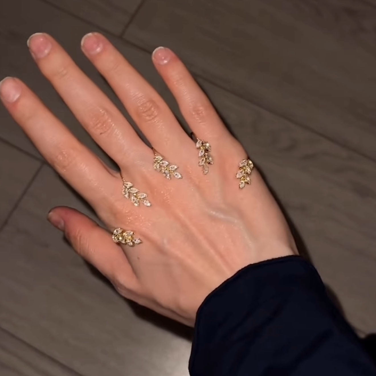 Runice Finger Ring