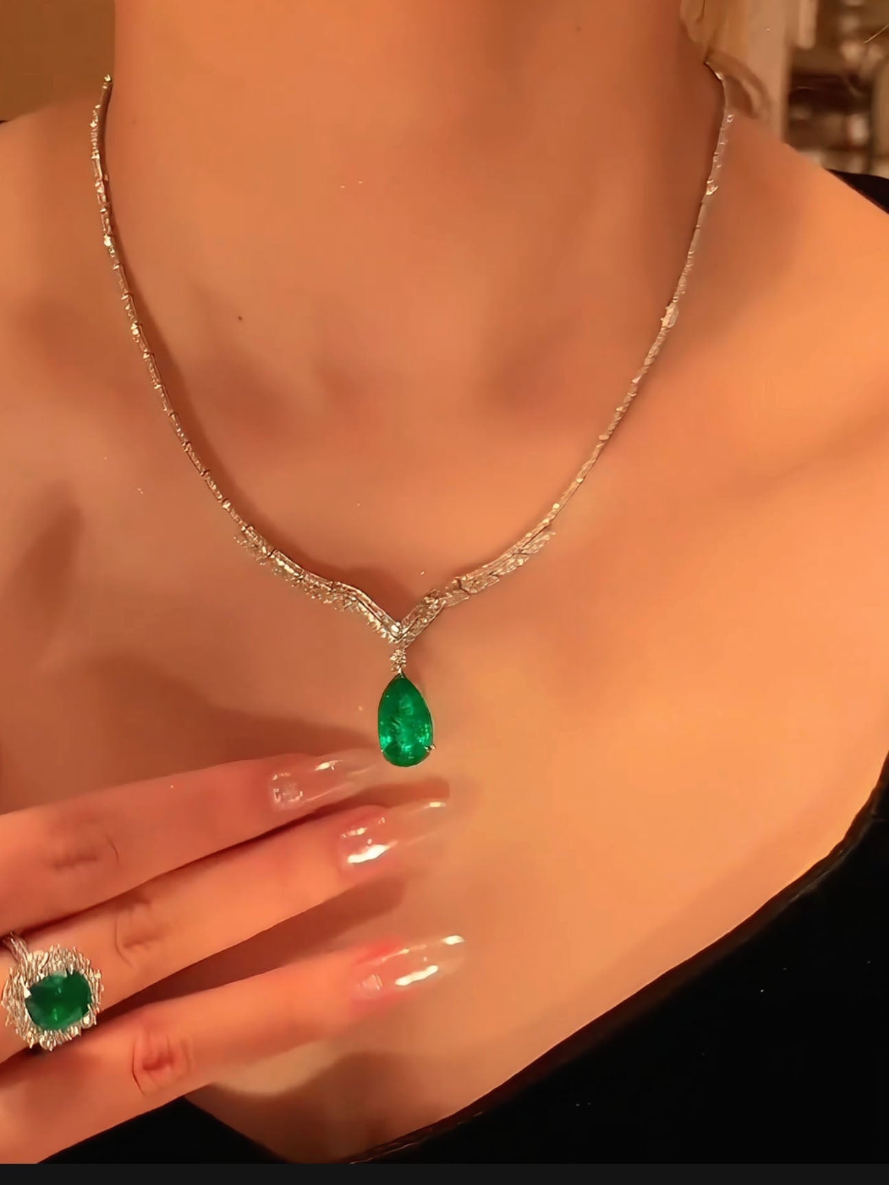 Thora Necklace Set