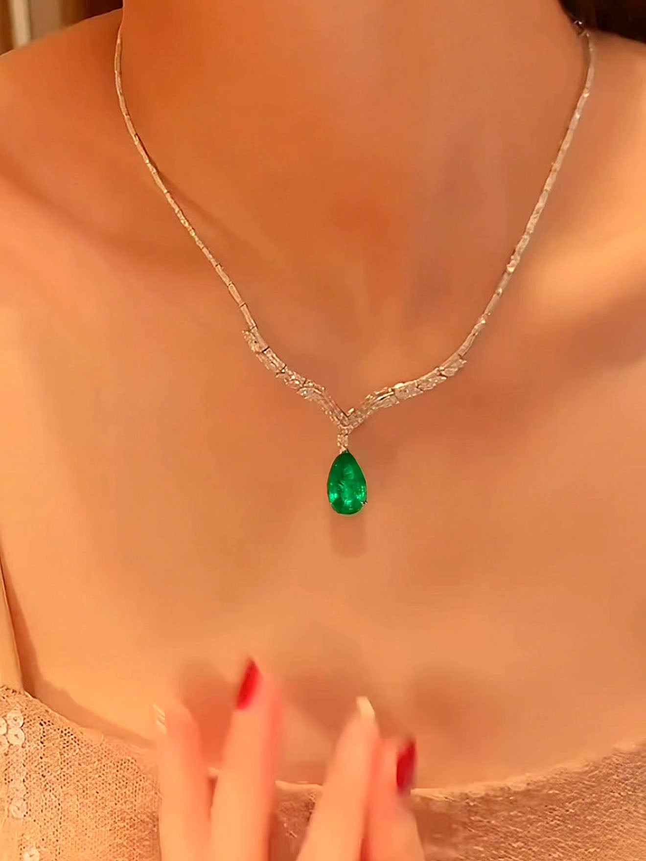 Thora Necklace Set