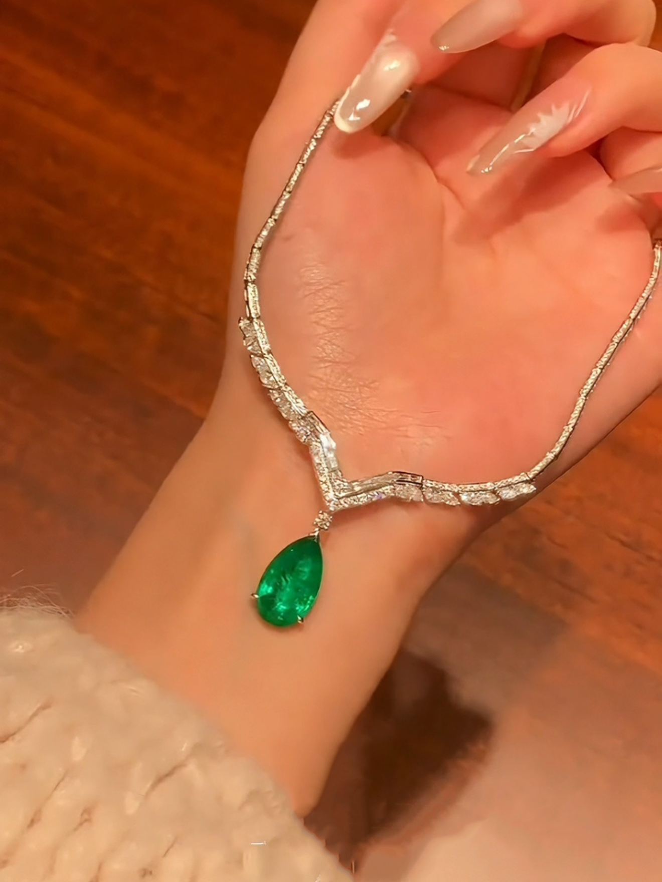 Thora Necklace Set